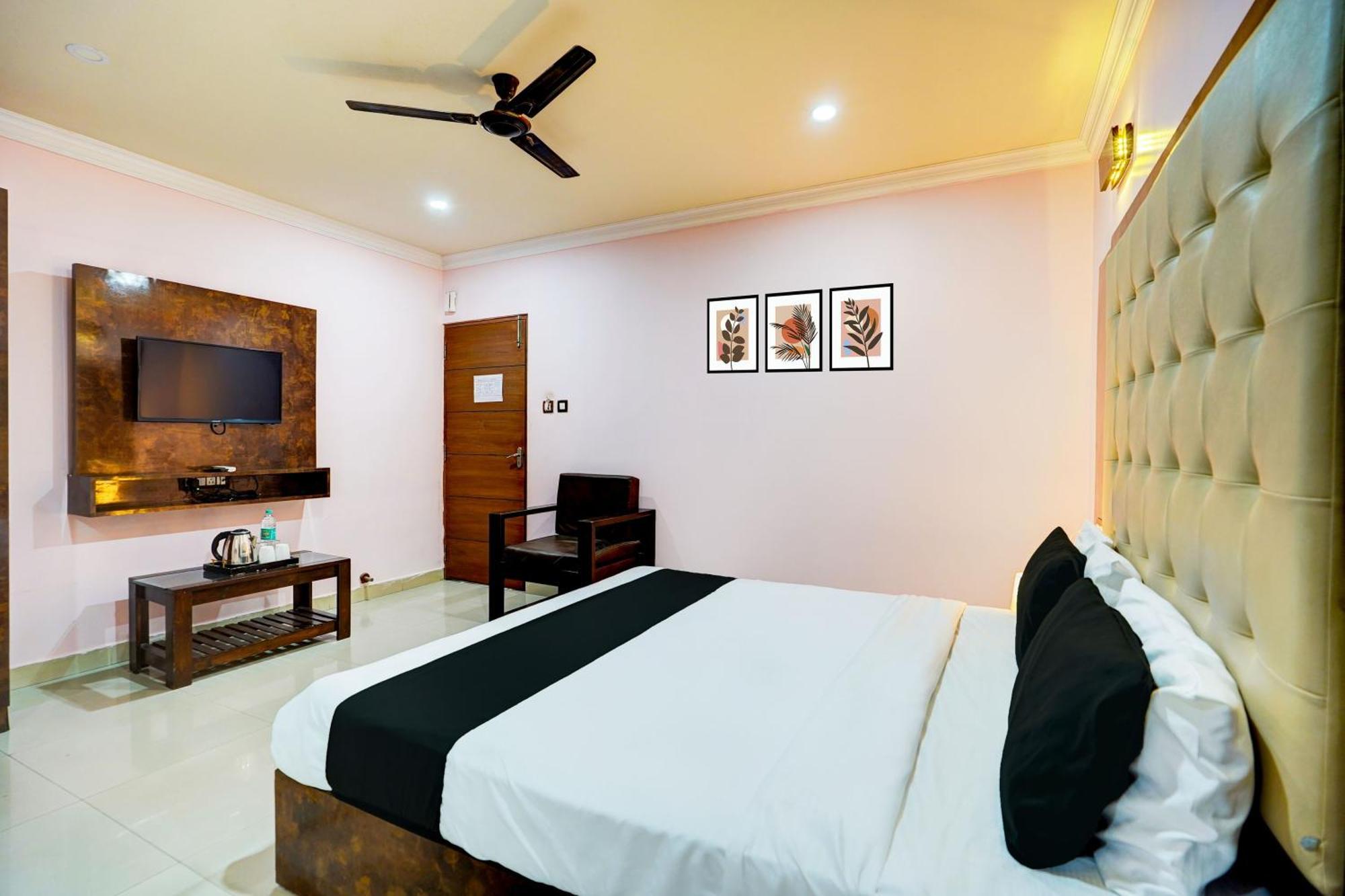 Super Townhouse Mg Road Near Commercial Street Bangalore Exterior foto