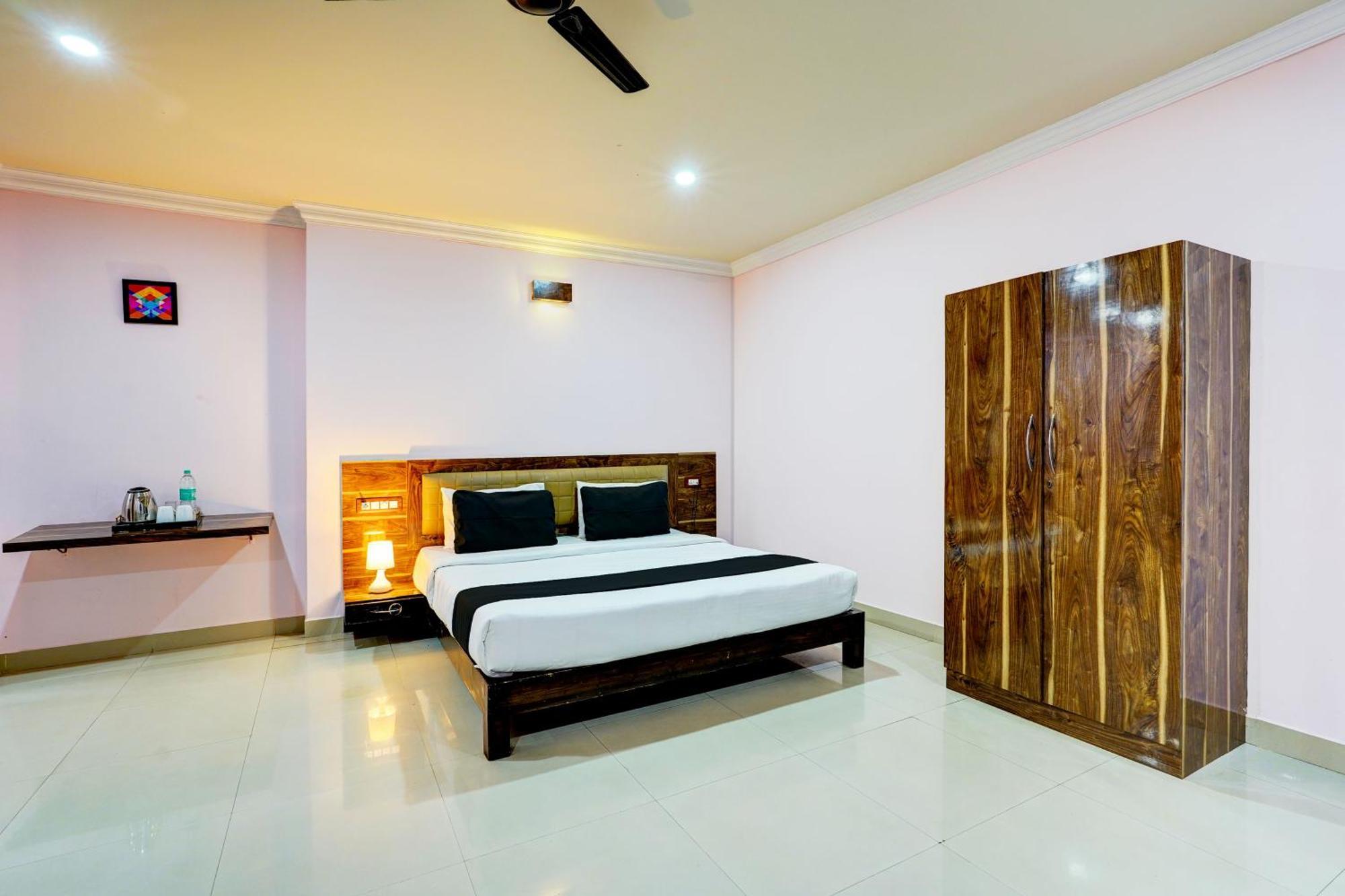 Super Townhouse Mg Road Near Commercial Street Bangalore Exterior foto