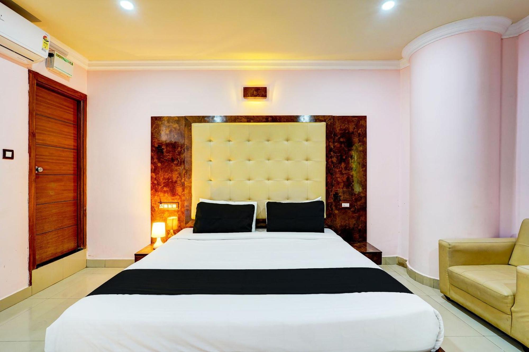 Super Townhouse Mg Road Near Commercial Street Bangalore Exterior foto