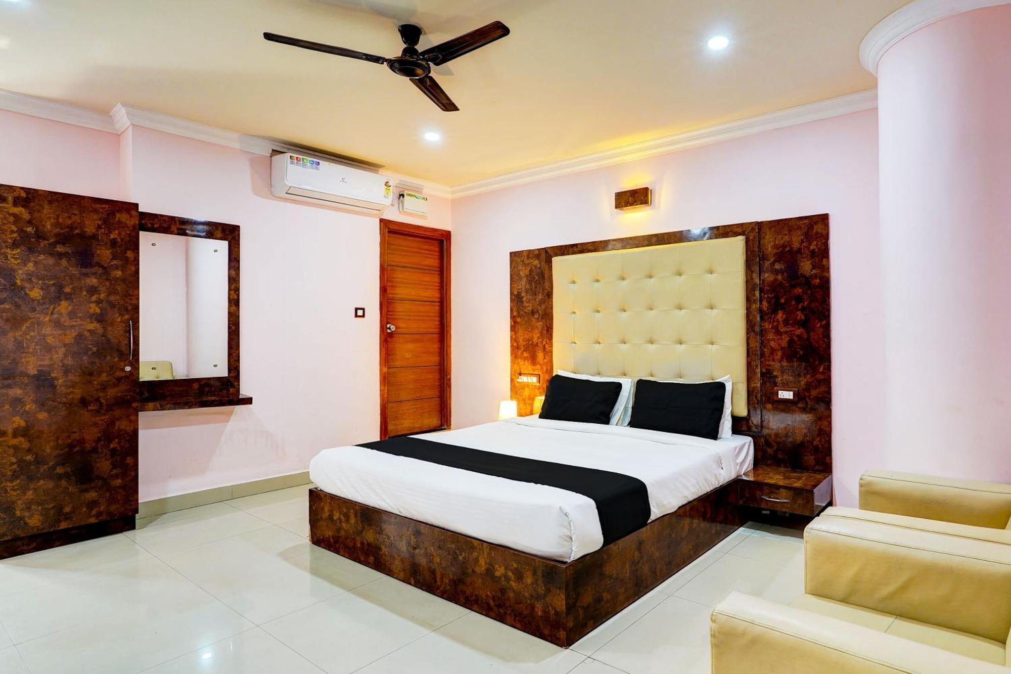 Super Townhouse Mg Road Near Commercial Street Bangalore Exterior foto